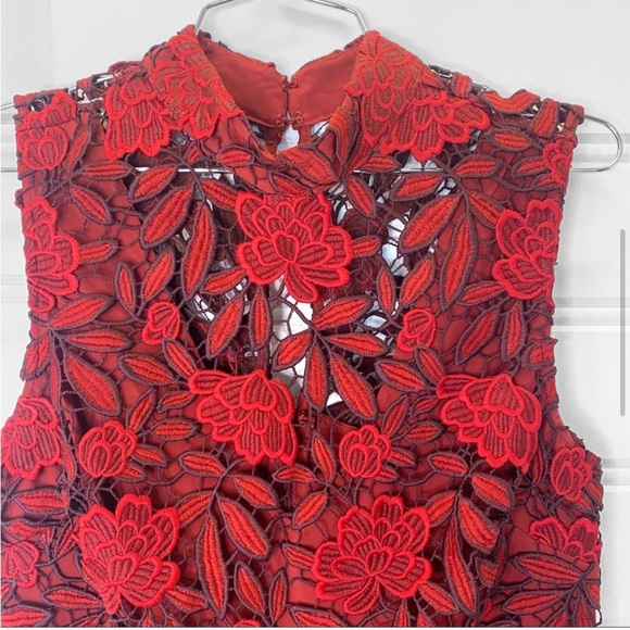 GUESS RED EMBROIDERED RED FLORAL SLEEVELESS ROMPER LINED WOMEN SIZE 4 EUC - Picture 4 of 6